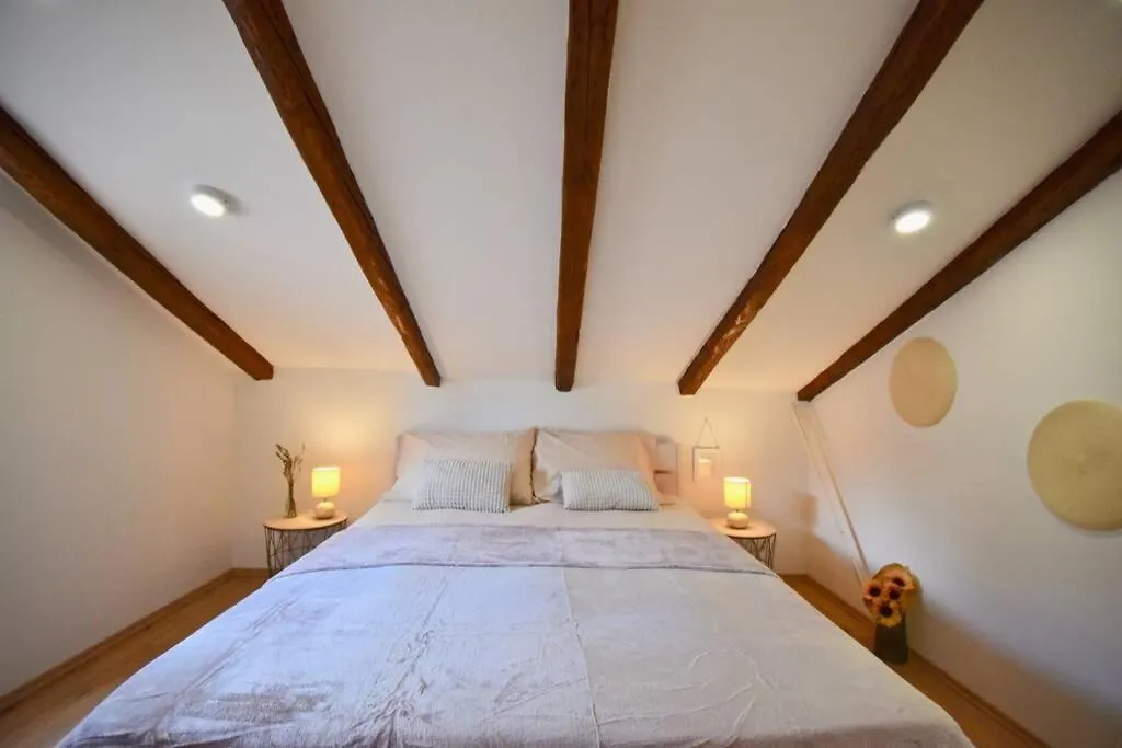 Brand New Top Centre Apartment Pula Hırvatistan