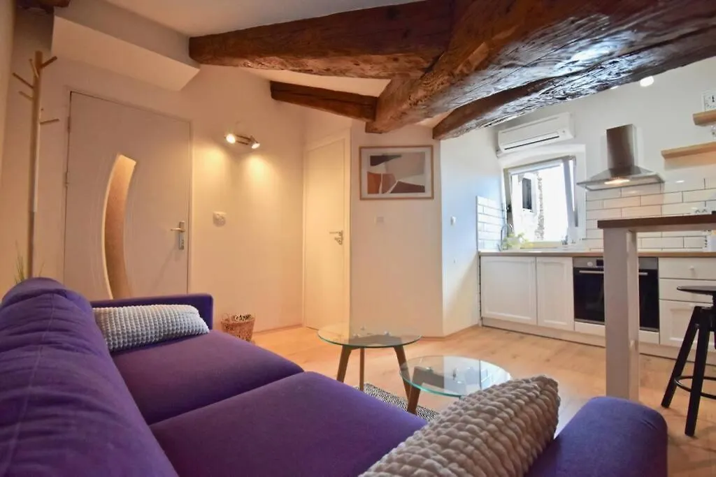Brand New Top Centre Apartment Pula
