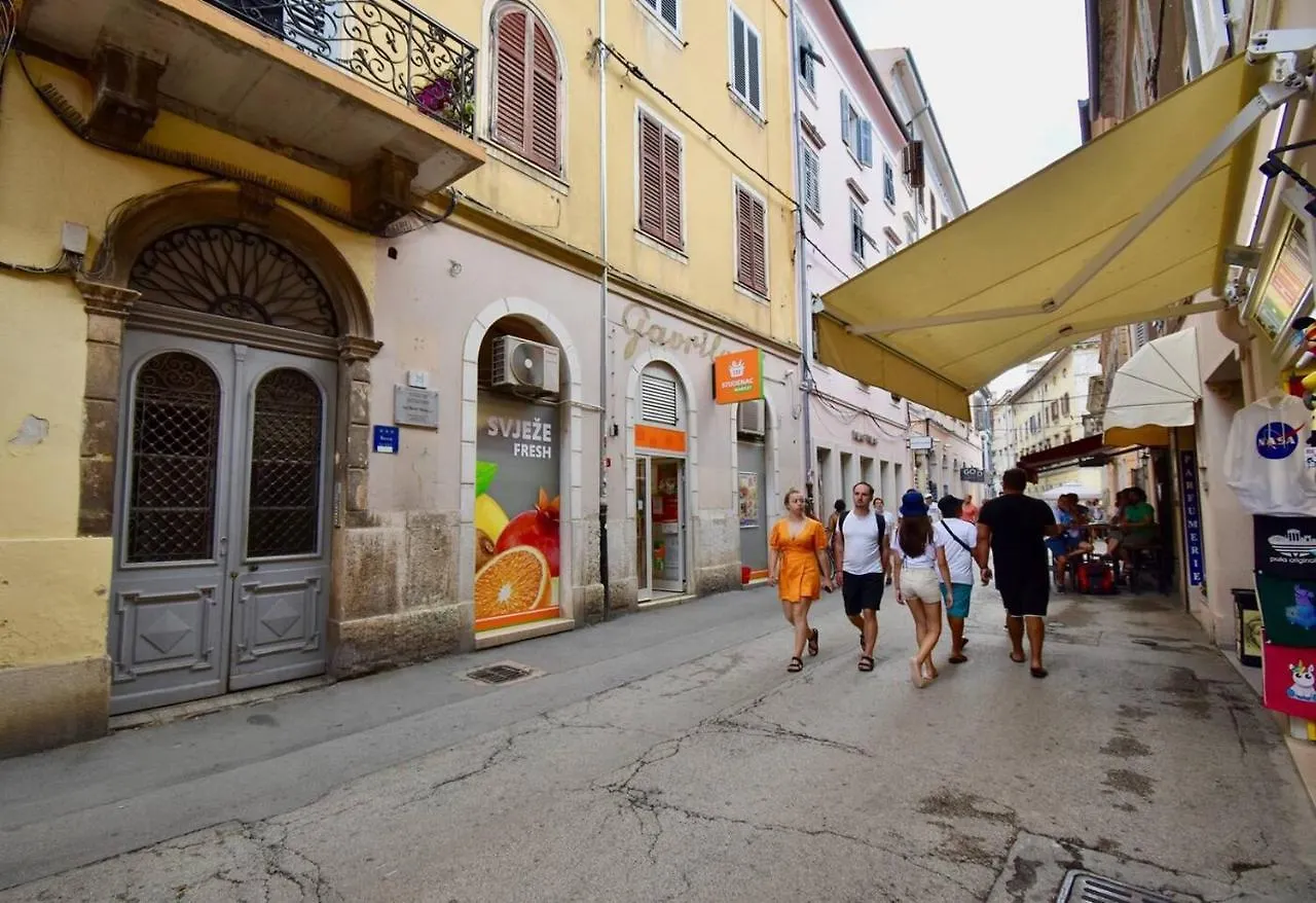 Brand New Top Centre Apartment Pula
