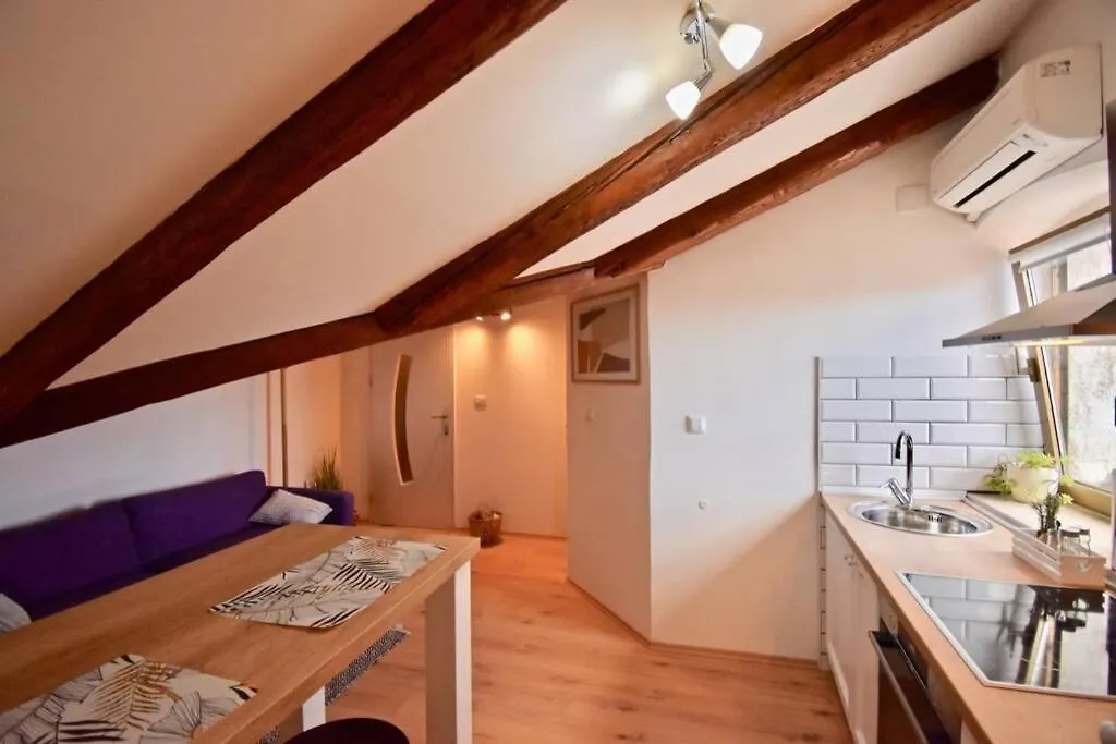 Brand New Top Centre Apartment Pula